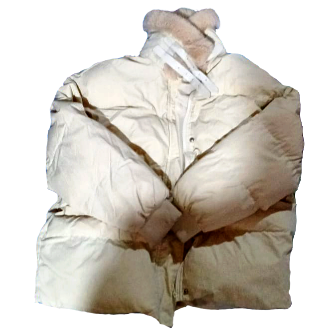 Casaca puffer beige con cuello peluche – (Talla M/L)